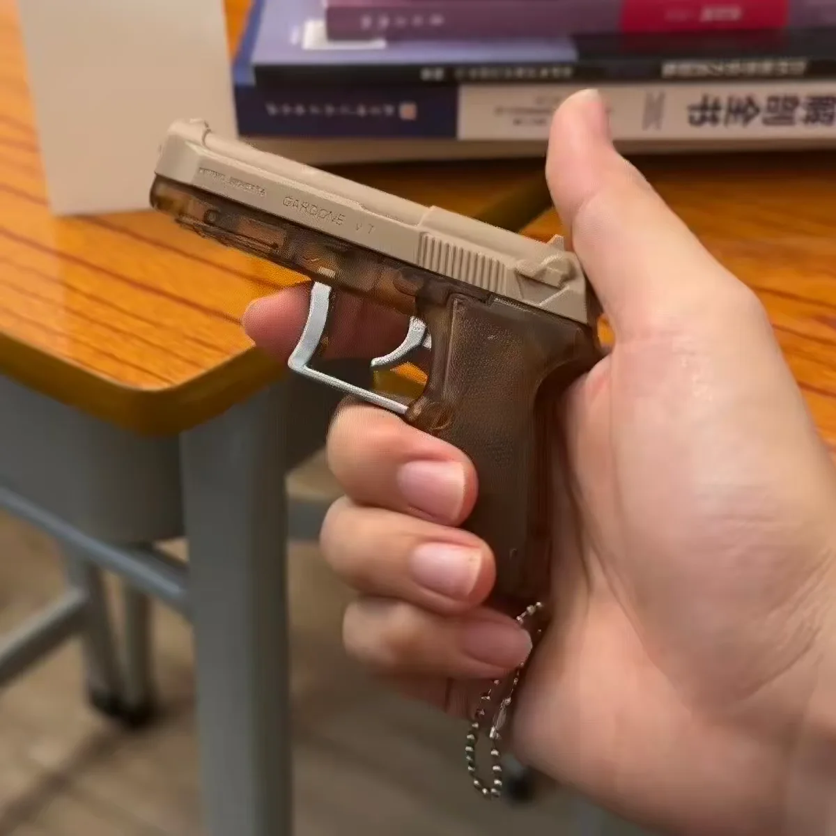 Новинка: шумный брелок-пистоле – обзор и цена Shock Pen Prank Toy
